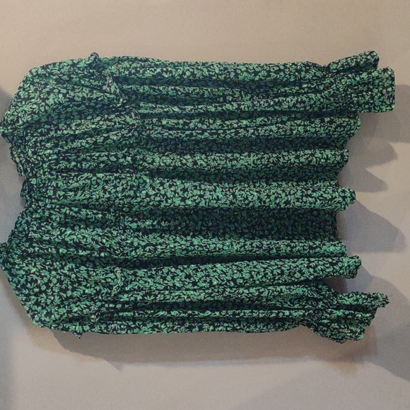 Who What Wear Tops - Who What Wear Women's Large Long Bell Sleeve Green Floral Blouse